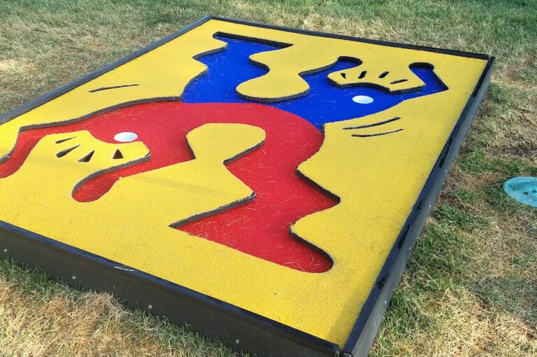 mini golf hole inspired by Keith Haring