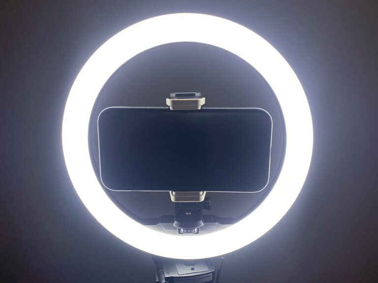phone and ring light